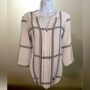 41 HAWTHORN
Juanis Pleat Detail Gathering Hem Blouse